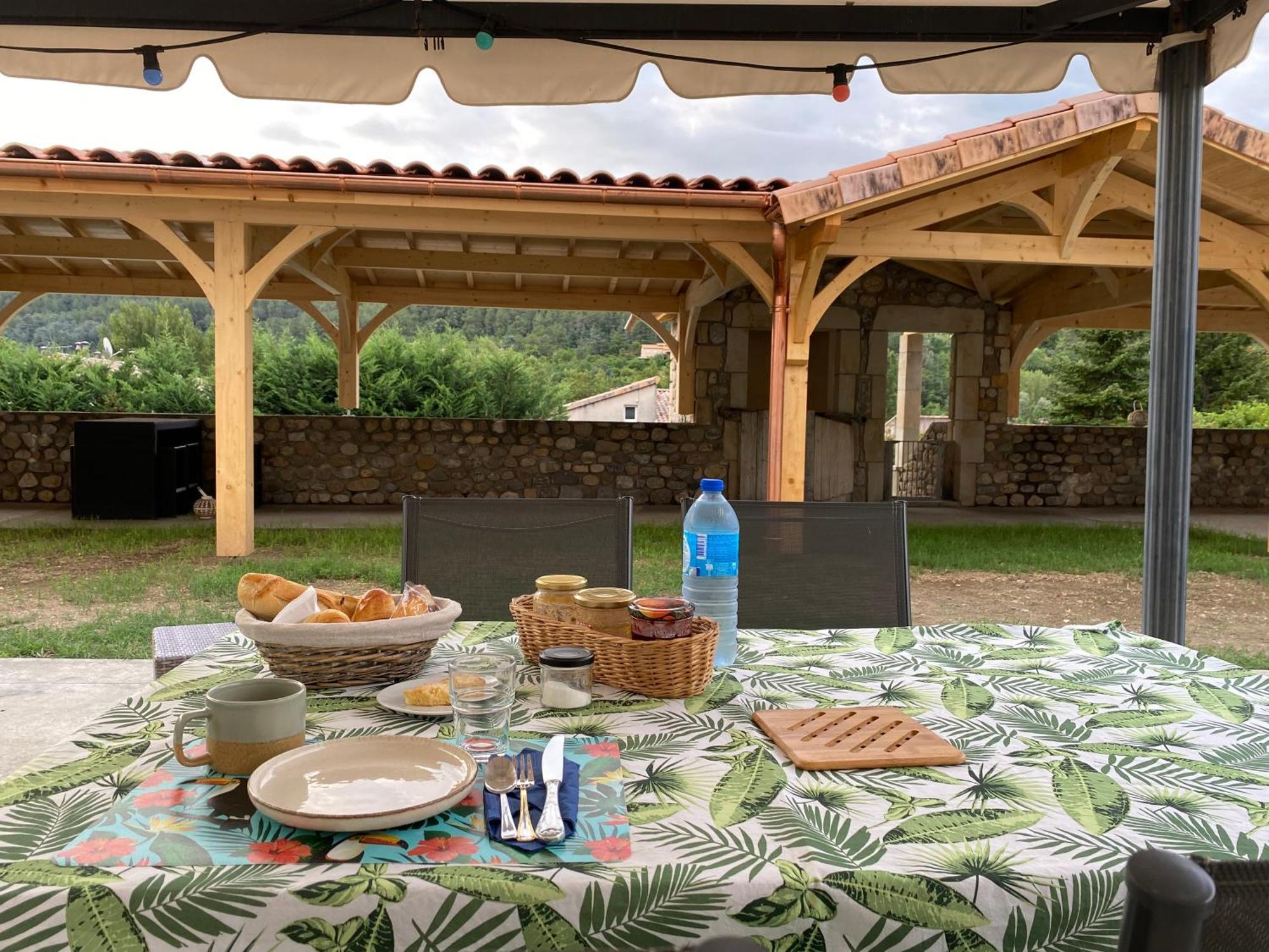 Bed and Breakfast Domaine Les Buis Saint-Fortunat-sur-Eyrieux Exterior foto